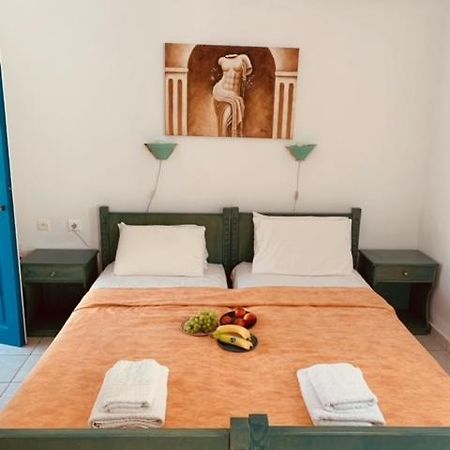 Manousos Rooms Adámasz Kültér fotó