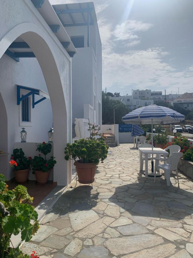 Manousos Rooms Adámasz Kültér fotó