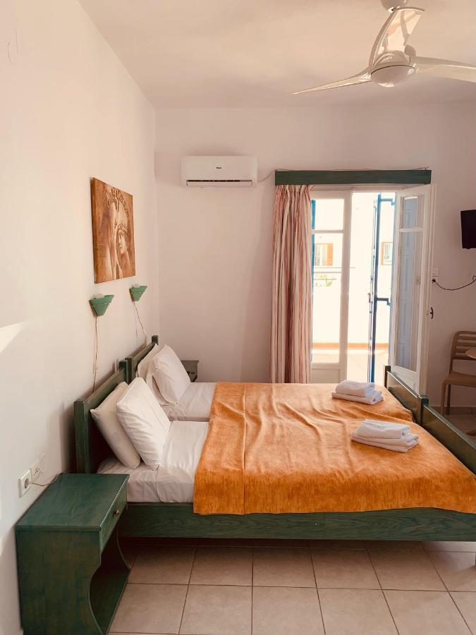 Manousos Rooms Adámasz Kültér fotó