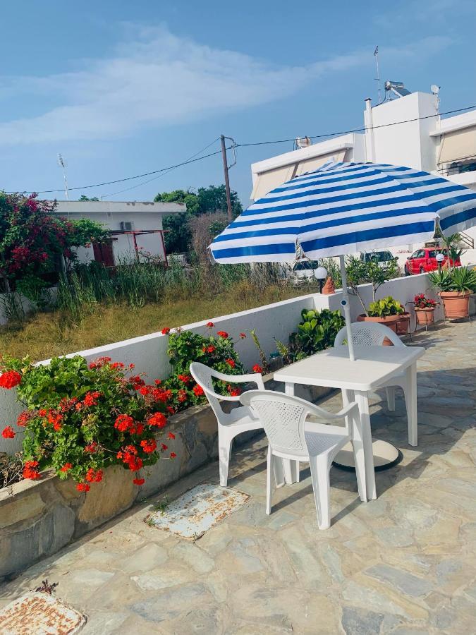 Manousos Rooms Adámasz Kültér fotó