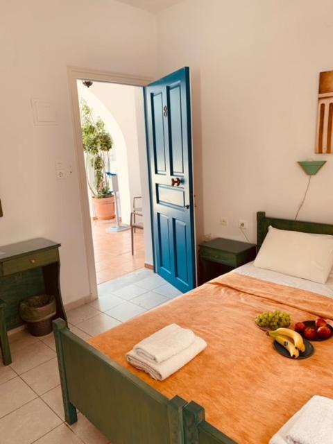 Manousos Rooms Adámasz Kültér fotó