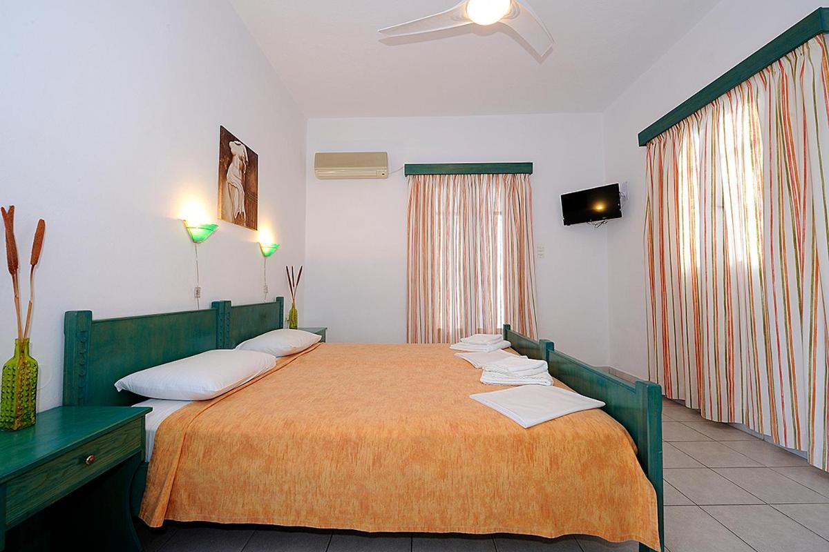 Manousos Rooms Adámasz Kültér fotó