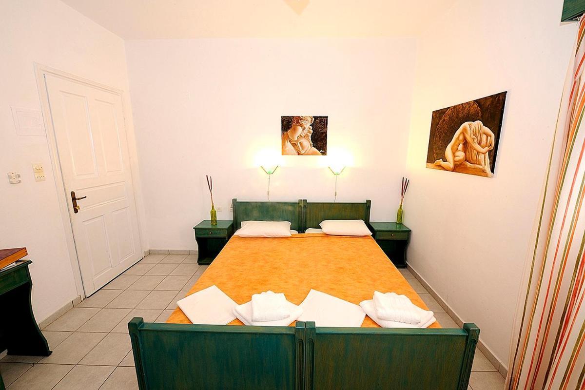 Manousos Rooms Adámasz Kültér fotó
