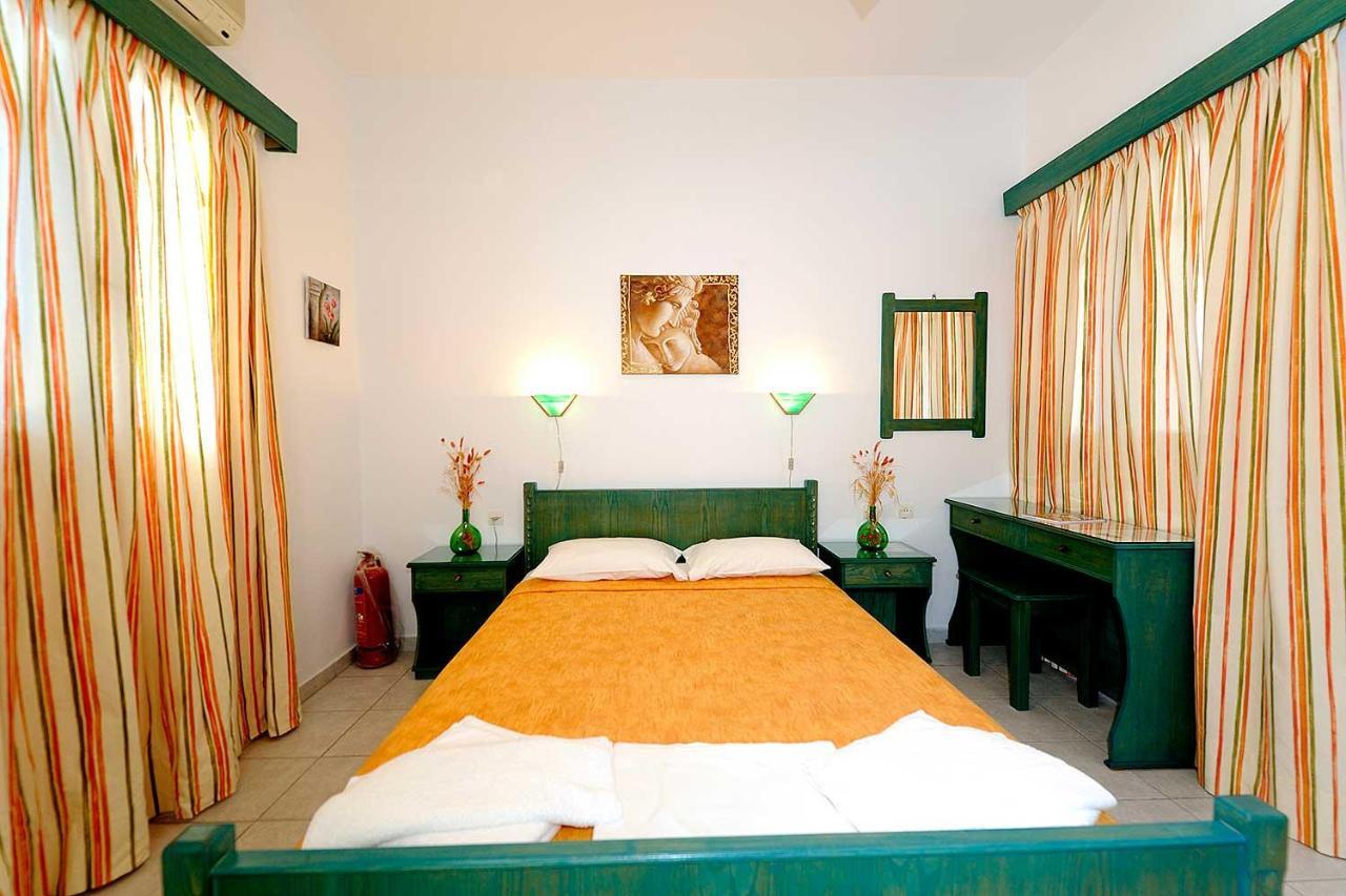 Manousos Rooms Adámasz Kültér fotó